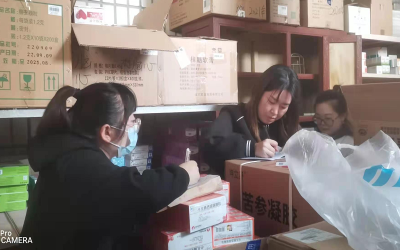 1681703677741059962.png 圖為審計人員抽盤藥品庫2.png
